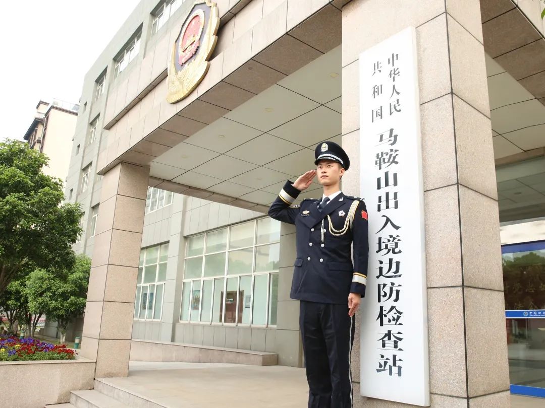 在抗洪江堤上领受警衔的小伙，获“全国优秀共青团员”称号！